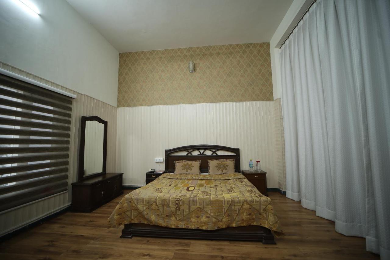 เตหริ คลับ แอนด์ รีสอร์ต Hotel Chamba  ภายนอก รูปภาพ